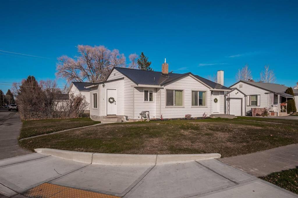 Professionally Designed Central Idaho Falls Home - 4 Bed 2 Bath Экстерьер фото